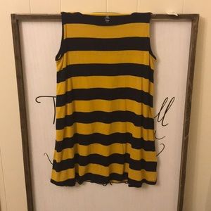 Stripped tank Gap shirt